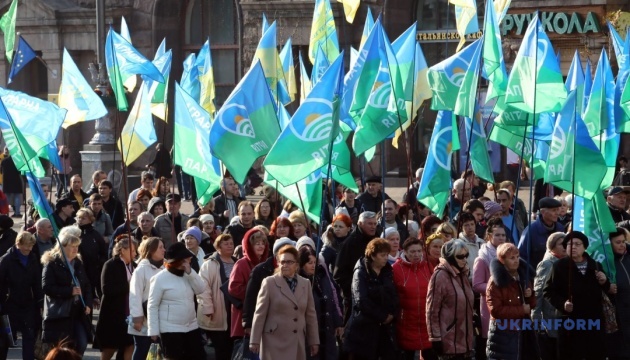 Близько 300 осіб мітингують у Києві за виборчу реформу