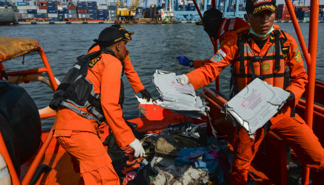 Рятувальники знайшли фюзеляж на місці катастрофи Boeing-737