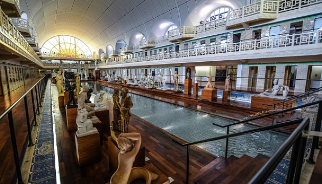 Унікальний музей-басейн відкрився після ремонту у Франції