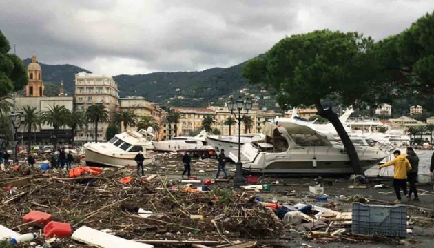В Італії негода пошкодила десятки яхт, одна з яких належить Берлусконі