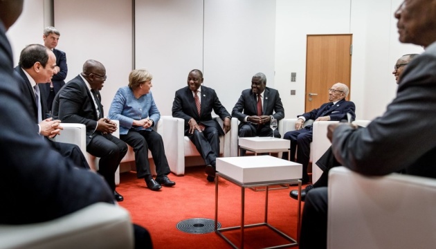 Криза мігрантів: Меркель зібрала у Берліні лідерів 11 африканських країн