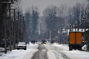 Сильний сніг, вітер та ожеледиця: українців попереджають про складні погодні умови
