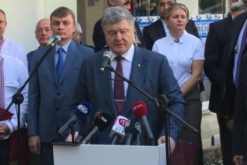 Порошенко відкрив в Анталії консульство України