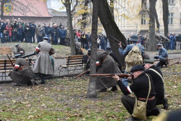 Бои за ЗУНР: во Львове воссоздали события столетней давности