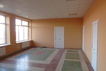 Посол Японии и представители ЮНИСЕФ посетили отремонтированную школу в Троицком
