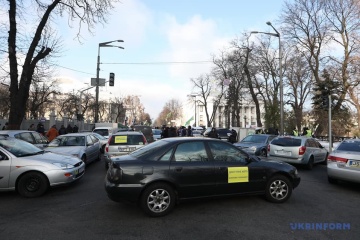 Законопроекты о «евробляхах» позволят владельцам растаможить их без схем - депутат