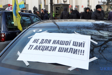 Поліція не штрафуватиме “євробляхи” до ухвалення двох законів — МВС