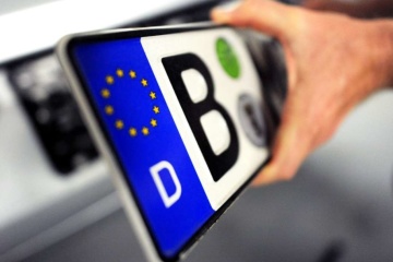 Рада ухвалила закони про пільгове розмитнення «євроблях»