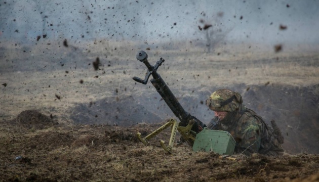 Ostukraine: 42 Angriffe des Feindes, ein toter und neun verletzte Soldaten