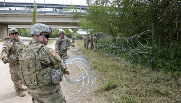 Мексика перекинула на кордон зі США тисячі військових і поліцейських
