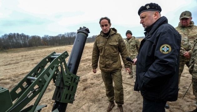 图尔奇诺夫检查了新的移动迫击炮