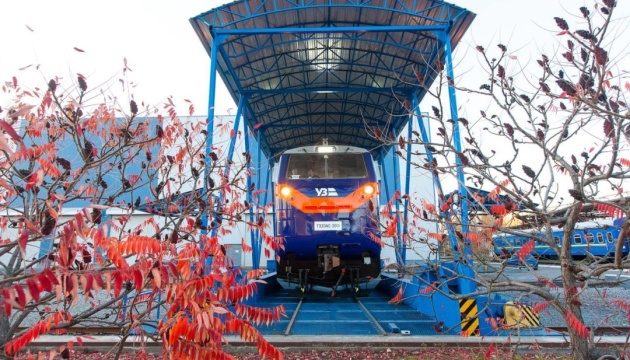 “Тризуб” General Electric здійснив тестовий проїзд українською колією