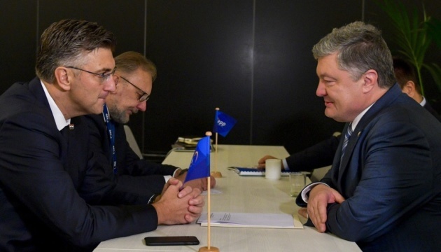 Poroshenko, Plenkovic discuss coordination of efforts to stop Russian meddling in elections
