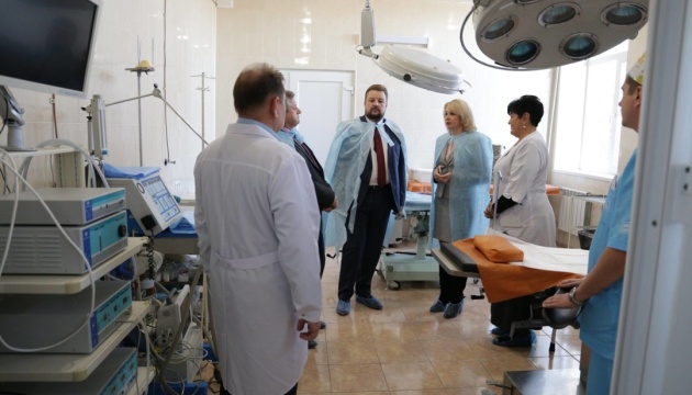 На Луганщині продовжують реалізацію програм з реформування медичної галузі