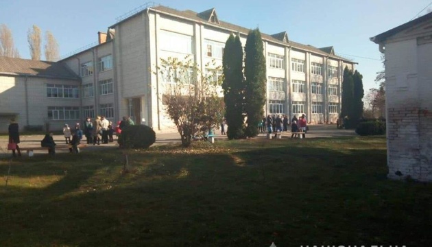 На Київщині у школі підліток розпилив газ, дев'ятеро постраждалих