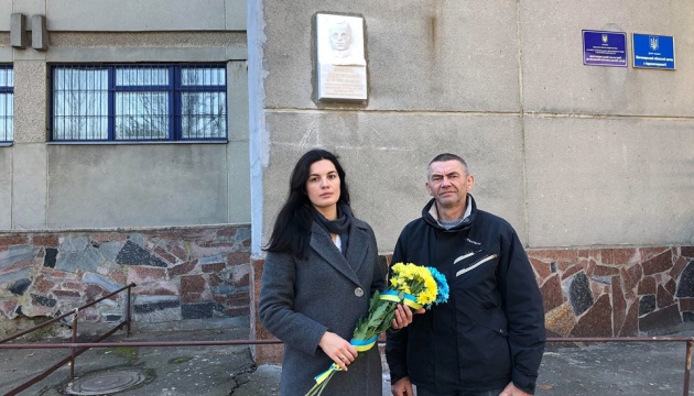 В Житомире открыли памятные доски Сциборскому и Ольжичу В Житомире открыли памятные доски Сциборскому и Ольжичу