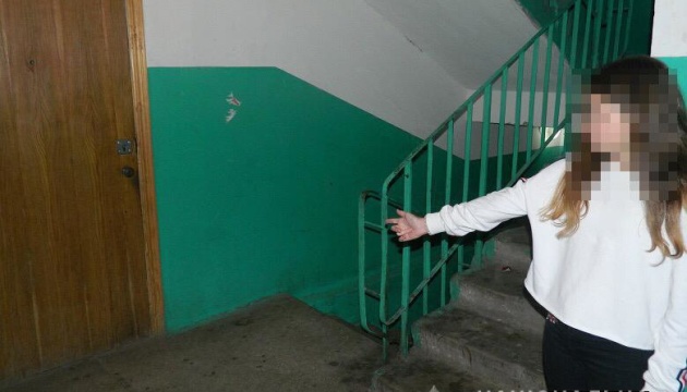 У Києві зловмисник напав на дитину в під'їзді 