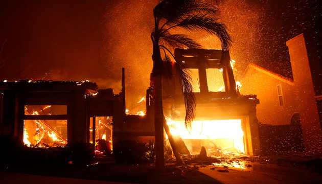 Пожежі в Каліфорнії: 80 осіб загинули, знищені майже 10 тисяч будинків