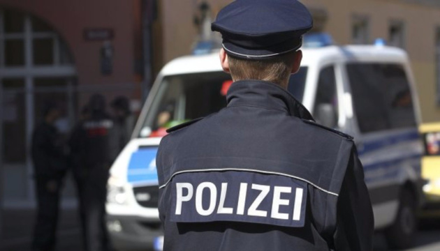 Мужчина с саперной лопаткой совершил нападение у синагоги в Гамбурге