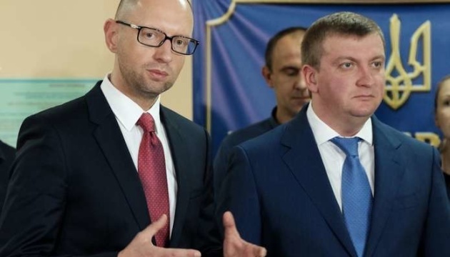 La NABU investiga el abuso de poder del ex primer ministro Yatseniuk y el ministro de Justicia Petrenko