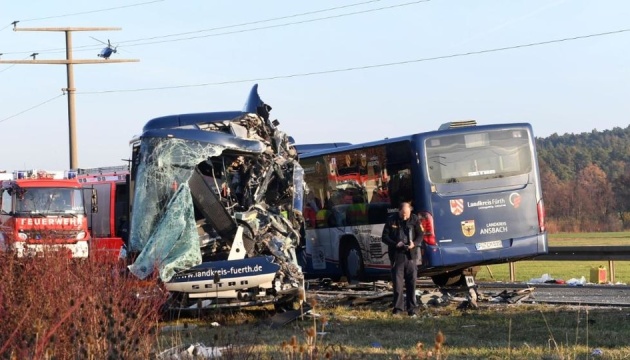 У Німеччині зіткнулися два шкільних автобуси, десятки постраждалих