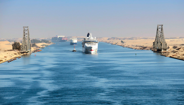 Несправність одного з суден знову ускладнила рух у Суецькому каналі