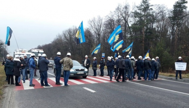 На Львівщині шахтарі перекрили міжнародну автотрасу до кордону з Польщею