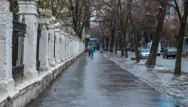 Українцям до кінця тижня обіцяють мороз, ожеледицю і мокрий сніг