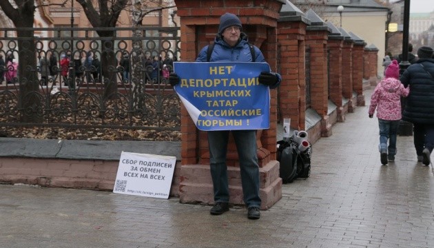 У Москві проходять одиночні пікети на підтримку кримських татар