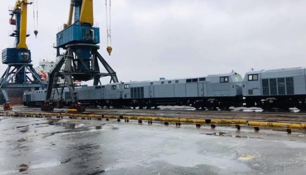 В Україну прибули ще п'ять локомотивів General Electric