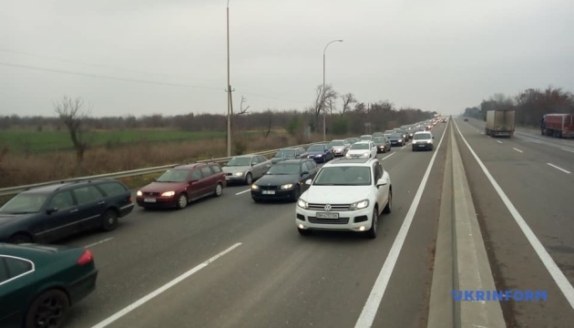 В Україні скоротили кількість пунктів розмитнення авто з ЄС для власних потреб