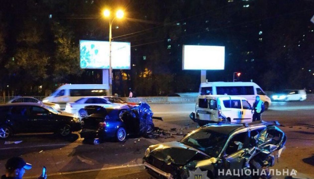 Масштабна ДТП у Дніпрі: BMW побив дев’ять авто “на світлофорі”