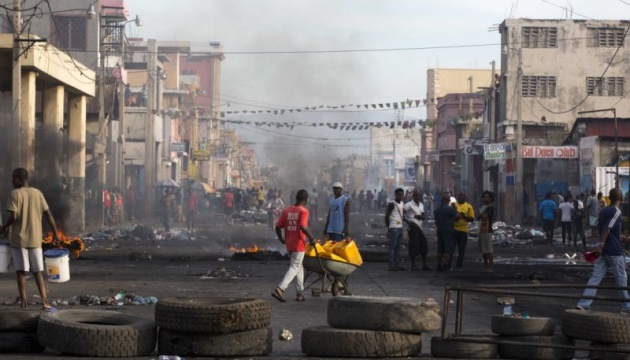 На Гаїті урядовий автомобіль в'їхав у натовп, шестеро загиблих