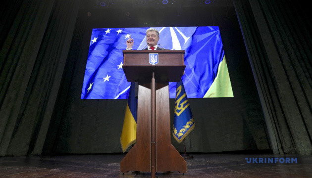 Порошенко заявляет, что руководство Минобороны до конца года станет гражданским Порошенко заявляет, что руководство Минобороны до конца года станет гражданским