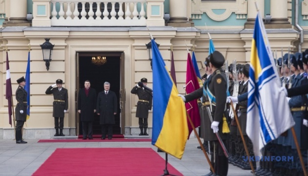 Президенти України й Латвії зустрілися в Києві