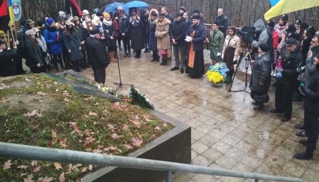 Пам'ять розстріляних гітлерівцями ОУНівців вшанували у Львові Пам'ять розстріляних гітлерівцями ОУНівців вшанували у Львові