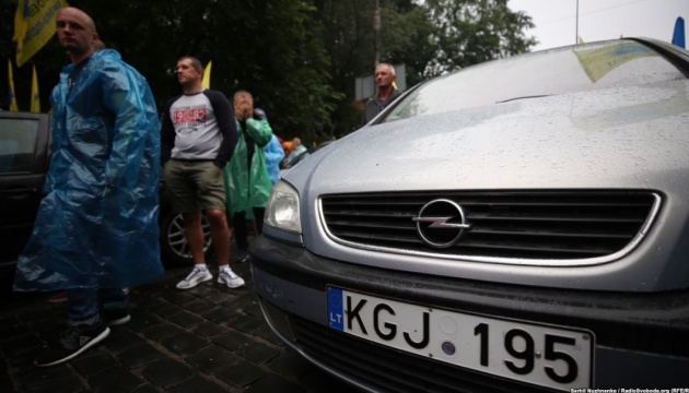 За тиждень в Україні розмитнили 74 автомобілі на єврономерах