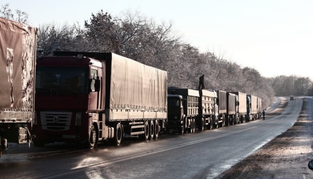 Третину імпортних товарів торік в Україну привезли вантажівками