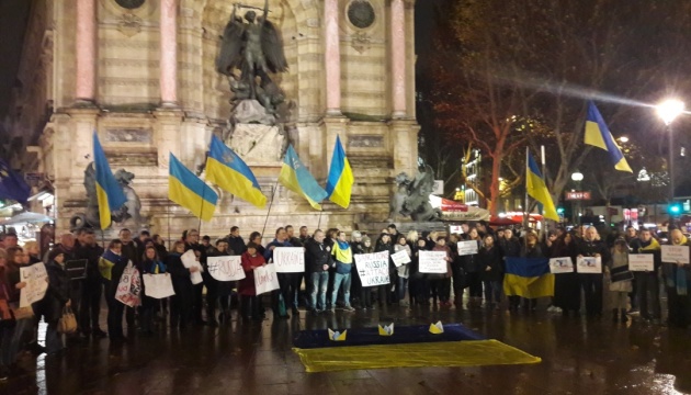 У Парижі українці та французи протестували проти російської агресії в Україні