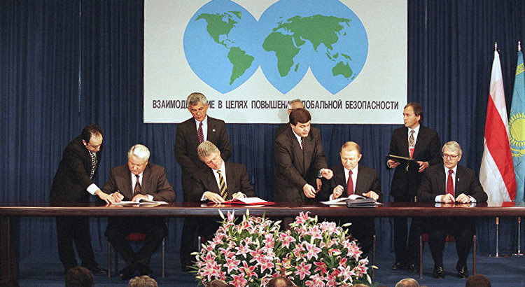Будапештський меморандум 5 грудня 1994 року підписали Президенти США, Росії, України - Білл Клінтон, Борис Єльцин, Леонід Кучма і Прем'єр-міністр Великої Британії Джон Мейджор, фото: Вікіпедія