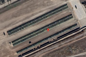 ウクライナ東部国境付近で、数百のロシアの戦車が衛星写真で確認