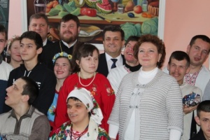 Голова Вінницької облради привітав з днем Святого Миколая вихованців реабілітаційних закладів