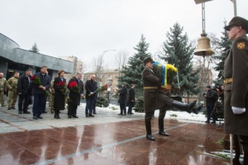 Les dirigeants ukrainiens ont honoré la mémoire des militaires morts
