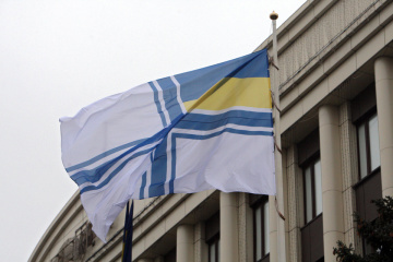 У Дніпрі біля мерії підняли прапор на підтримку полонених моряків