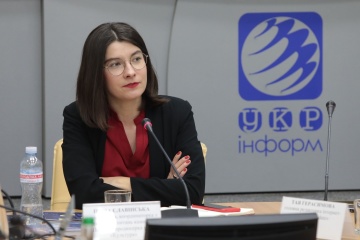 Рожеві окуляри. Жінка в дзеркалі українських медіа