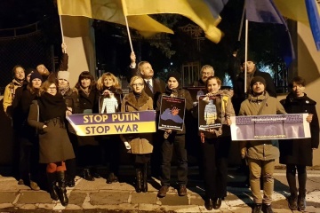 Під російським посольством у Братиславі провели акцію