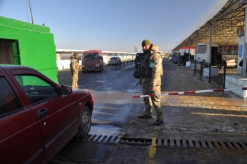 На Донбасі у пунктах пропуску в чергах - 135 авто