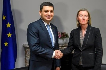 Groysman discusses with Mogherini need for strengthening sanctions against Russia