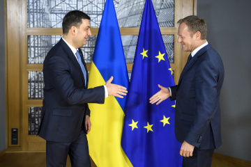 Groysman, Tusk discuss initiatives to support Sea of Azov region