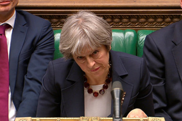 Парламент Британии не поддержал отставку правительства Мэй